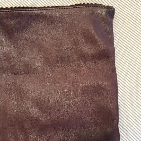 Large oxblood leather baggu flat zip pouch - Picture 4 of 8